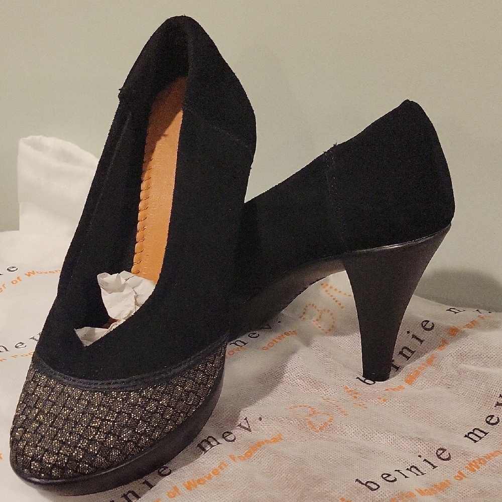Bernie Mev. Black and Gold Women's Mid Heel Pumps
